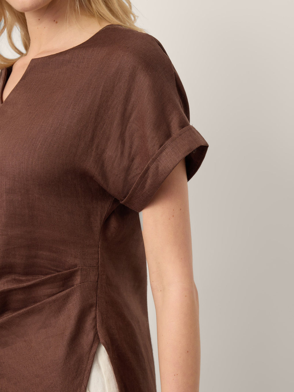 100% Linen Asymmetric Hem Side Gathered Split-Neck Top MINERVA