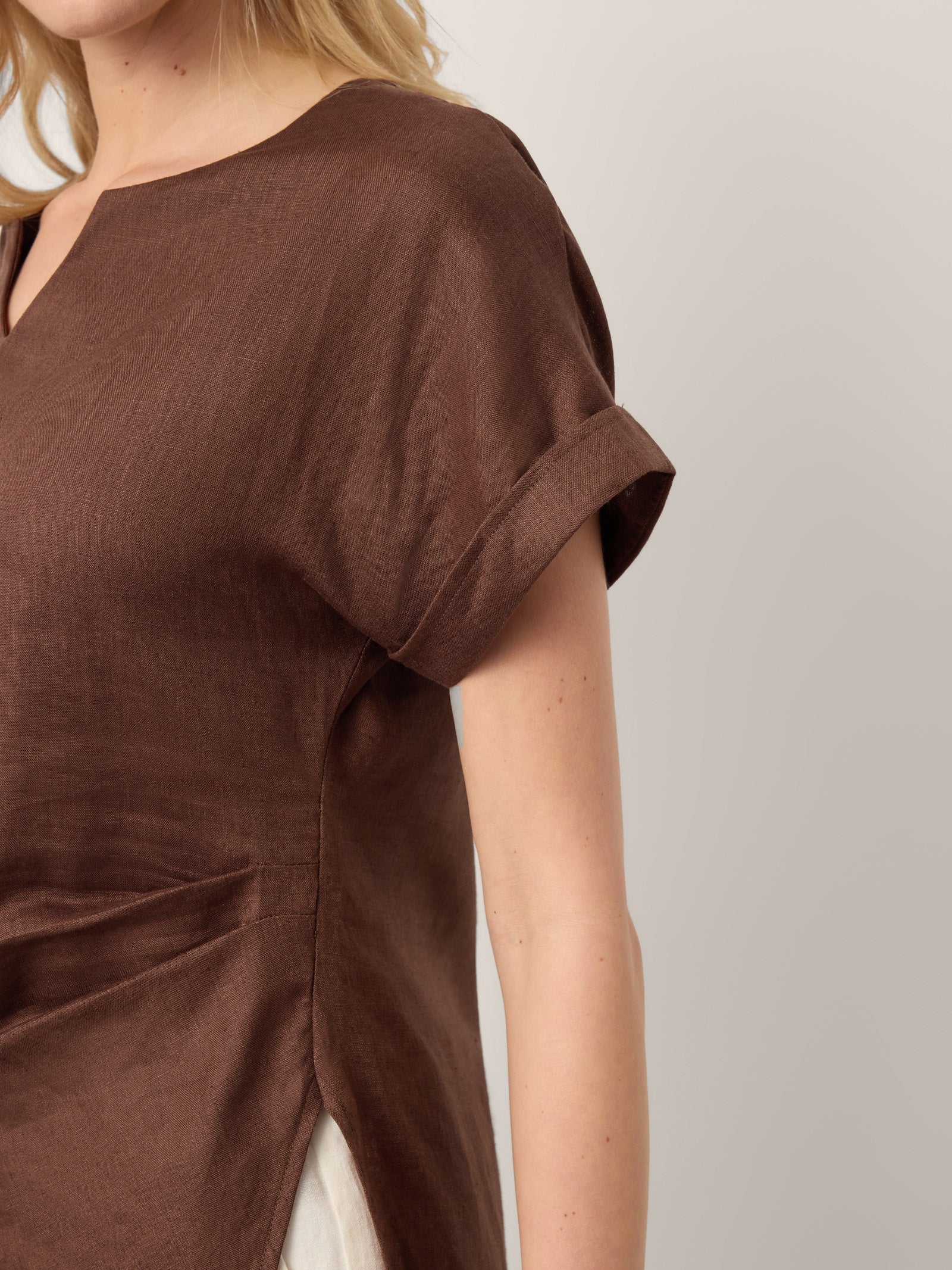 100% Linen Asymmetric Hem Side Gathered Split-Neck Top MINERVA