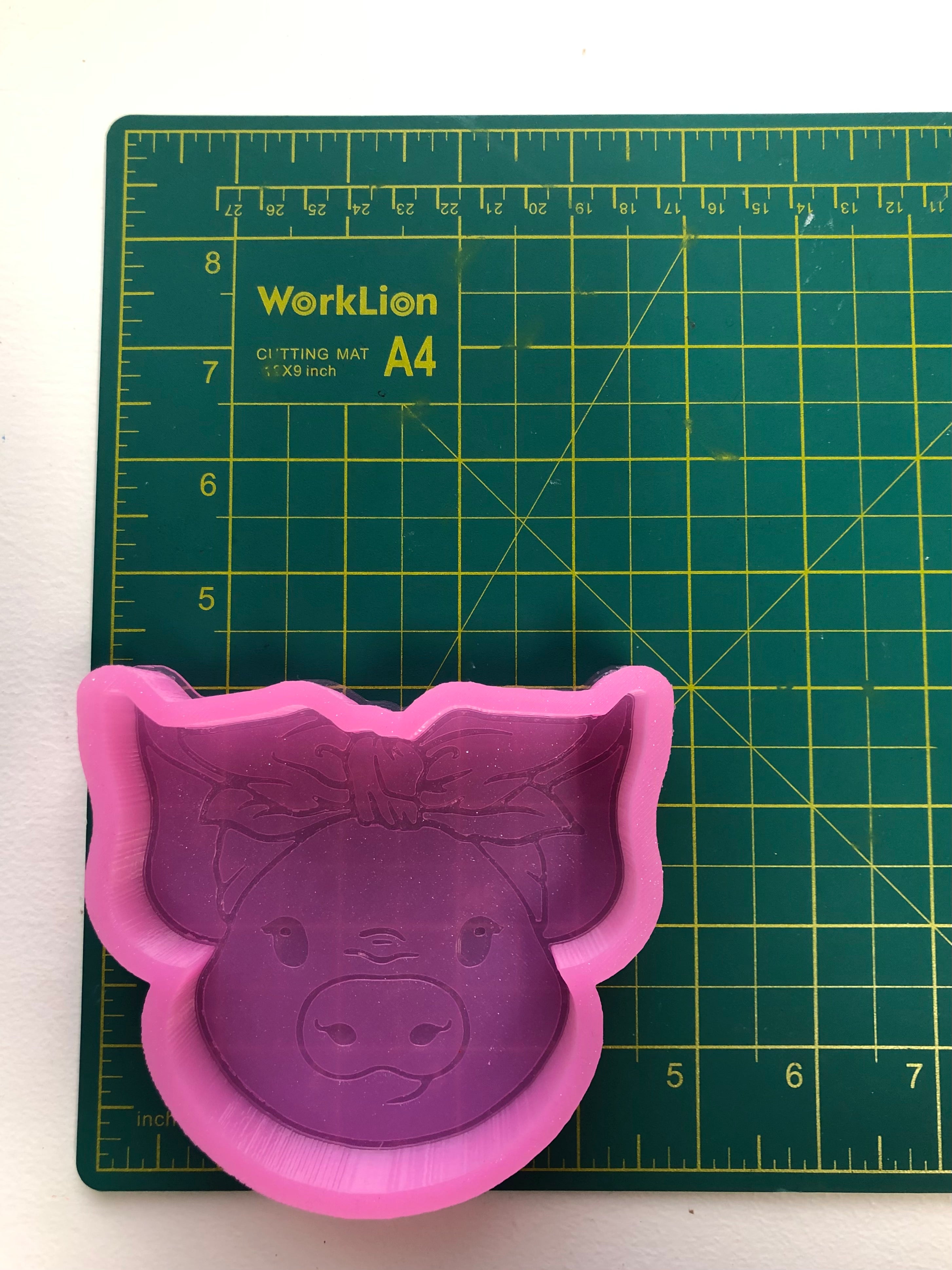 Pig with a Bow (59)