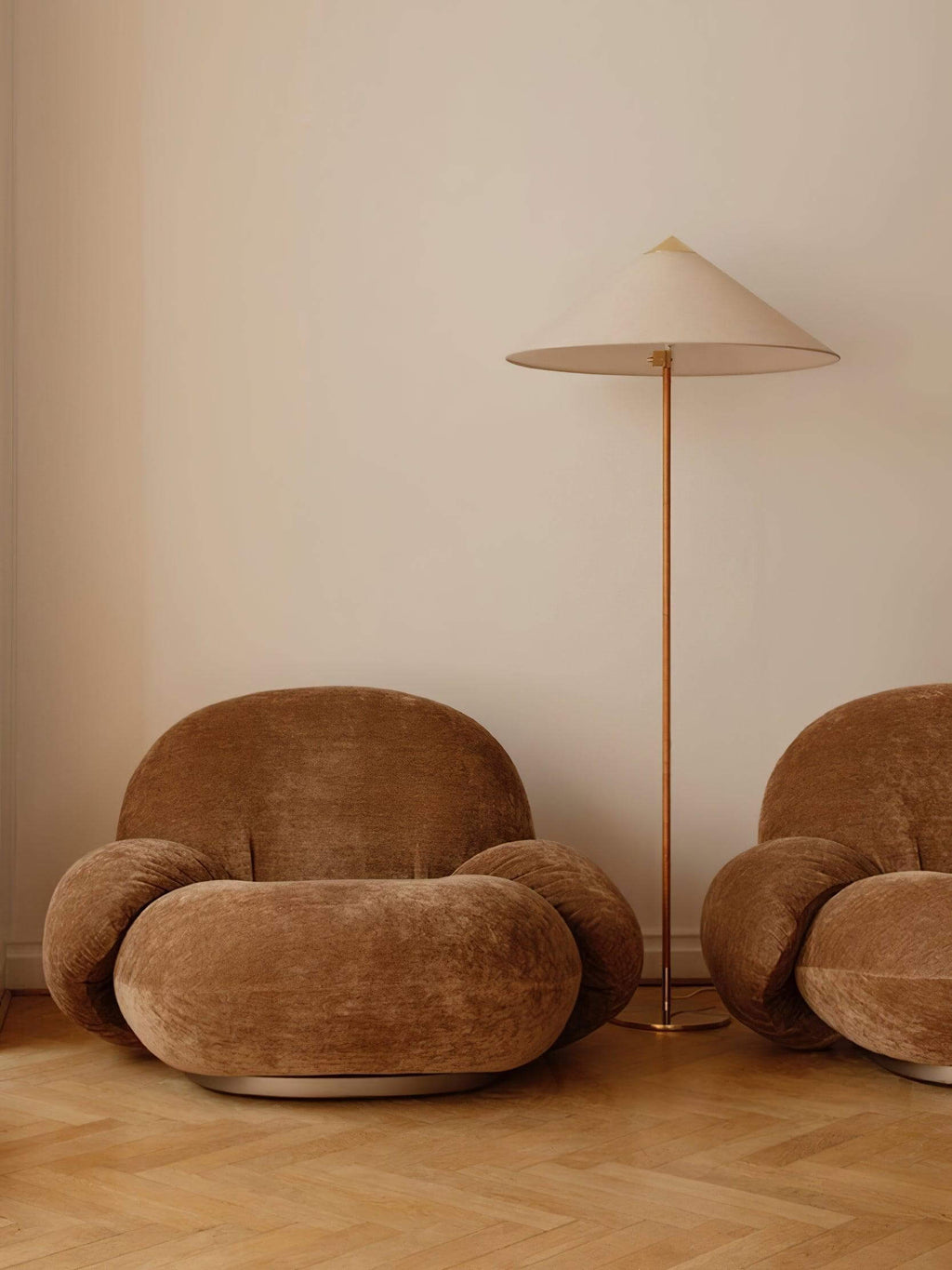 9602 Floor Lamp