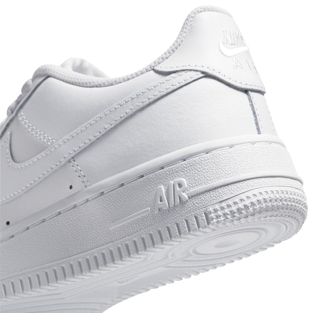 Nike Big Kids Air Force 1 LE – Triple White