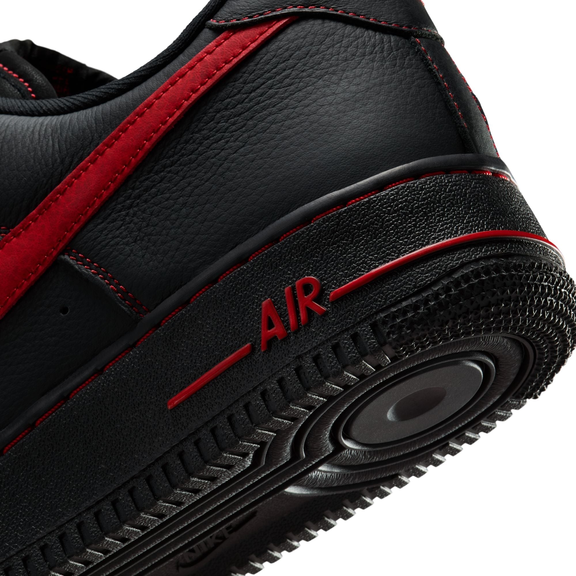 Nike Mens Air Force 1 '07 LV8 - Black/University Red