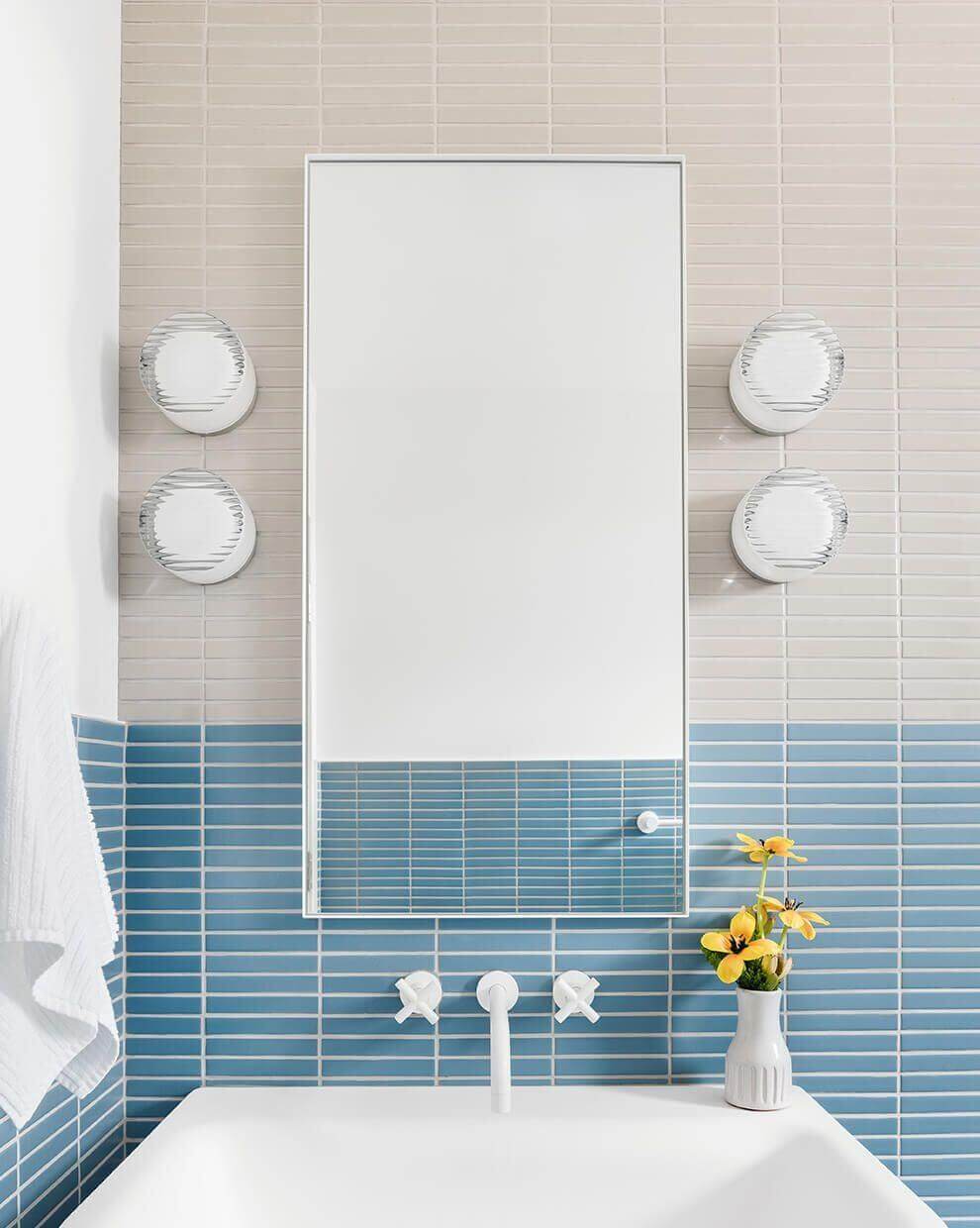 Crisp Wall Sconce