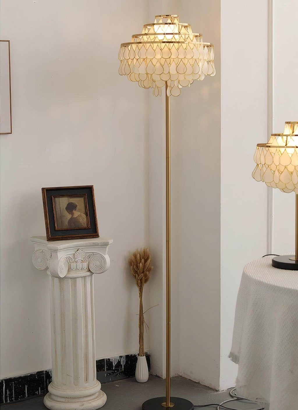 Teardrops Shell Floor Lamp