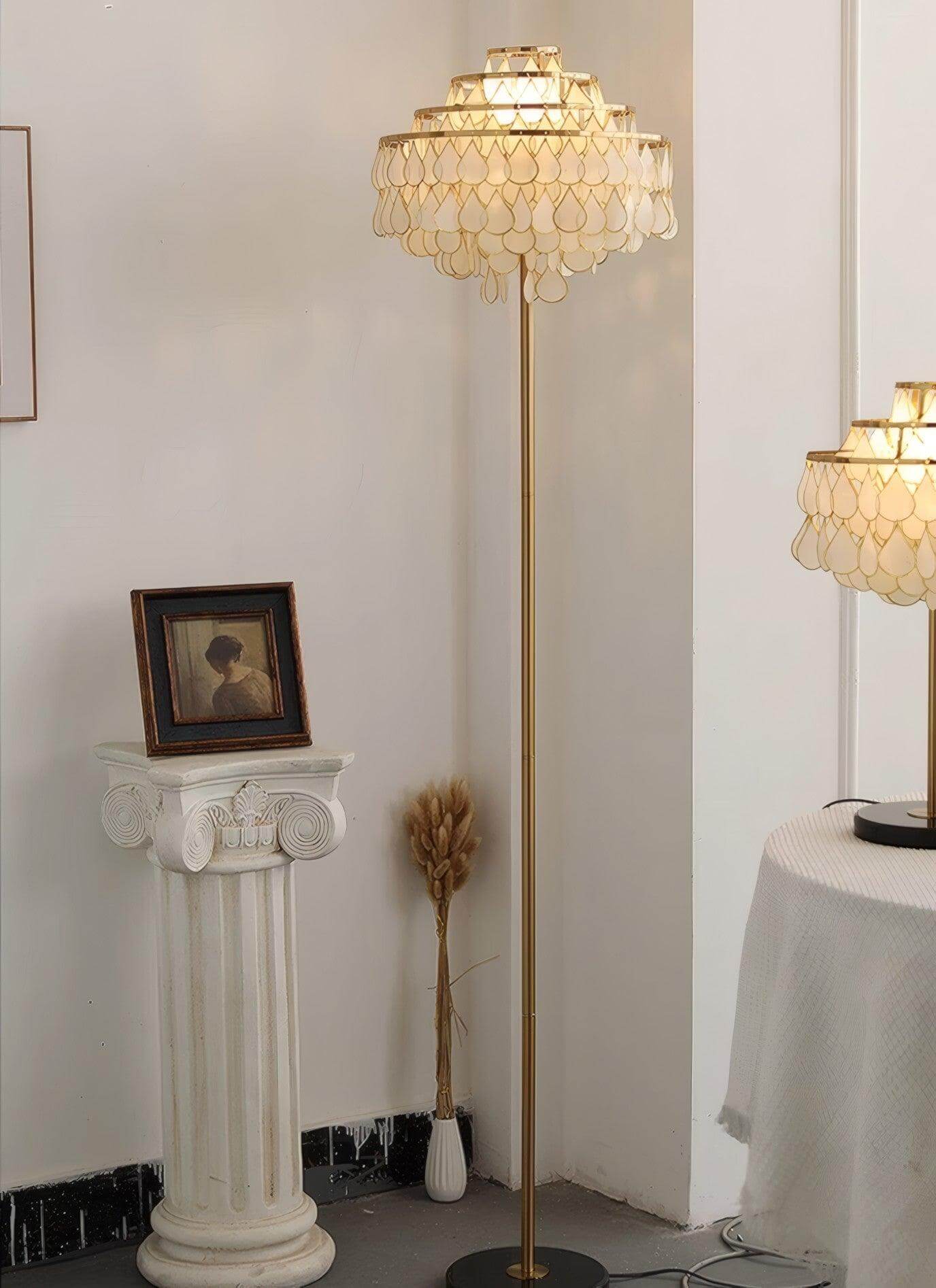 Teardrops Shell Floor Lamp