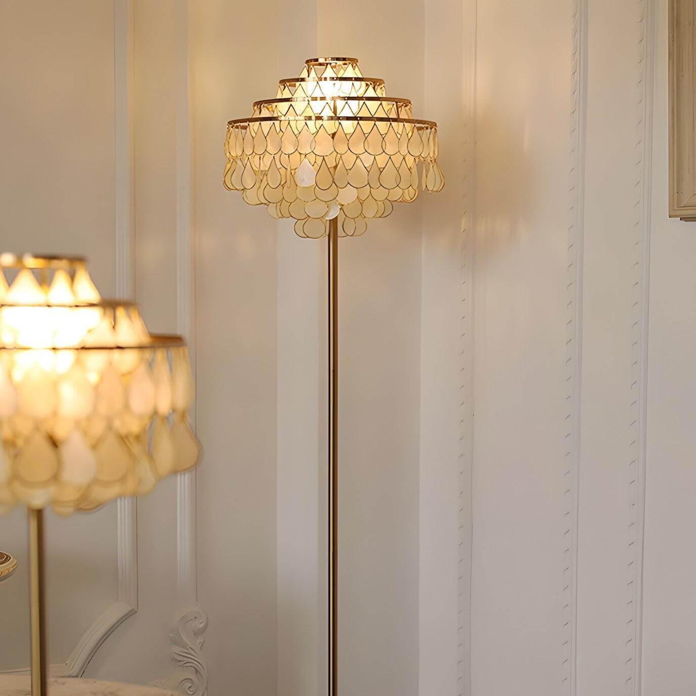 Teardrops Shell Floor Lamp