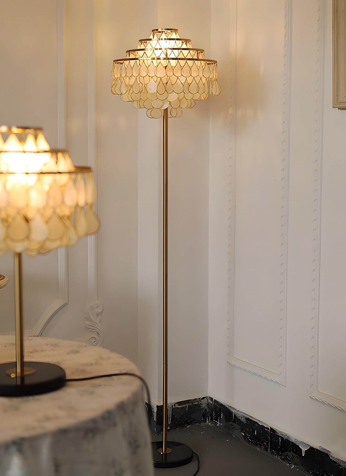 Teardrops Shell Floor Lamp