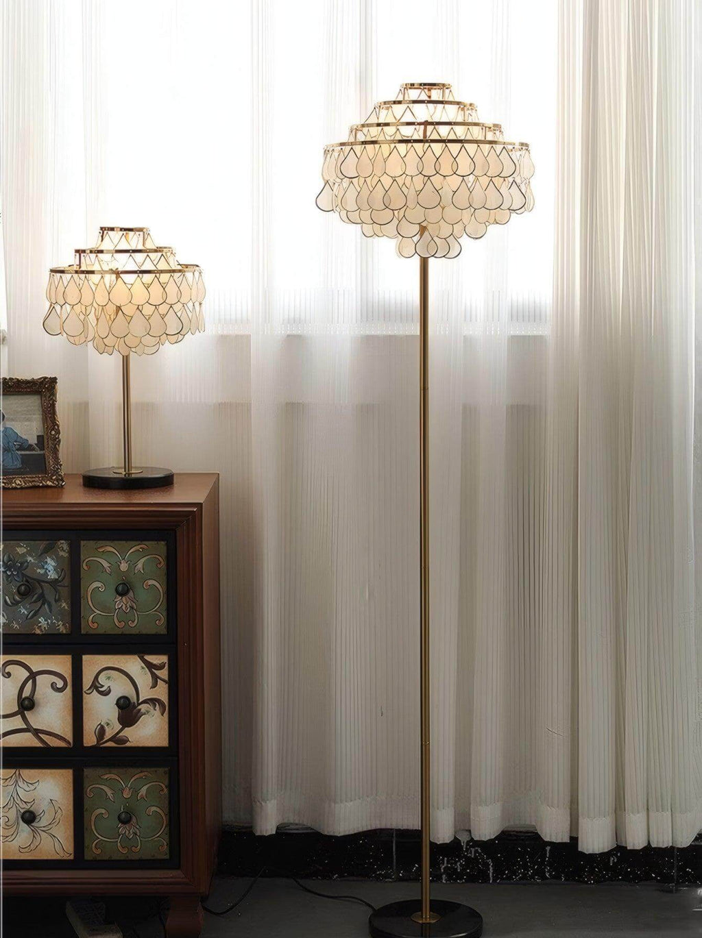 Teardrops Shell Floor Lamp