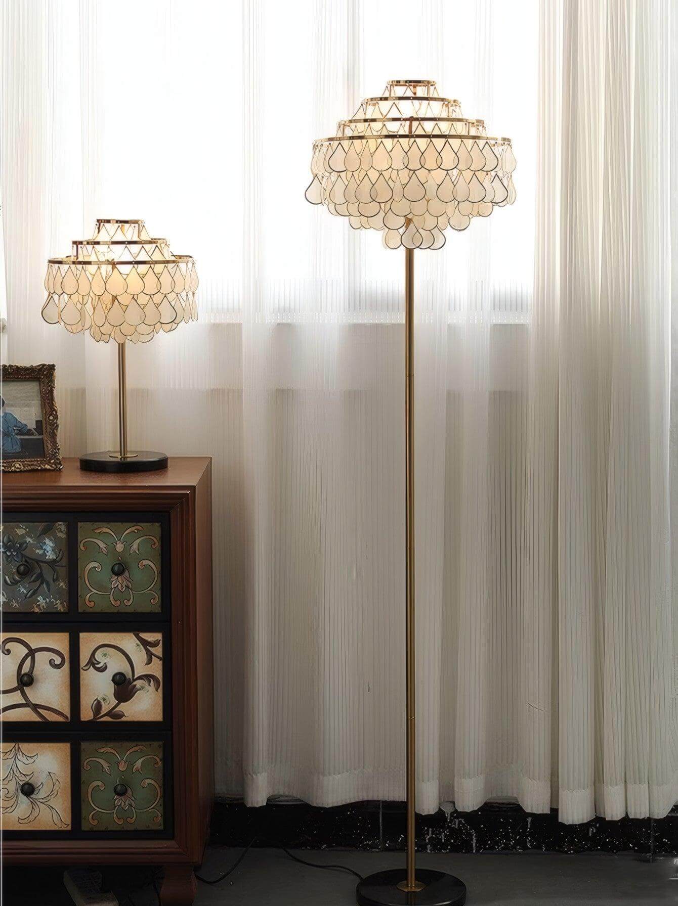 Teardrops Shell Floor Lamp