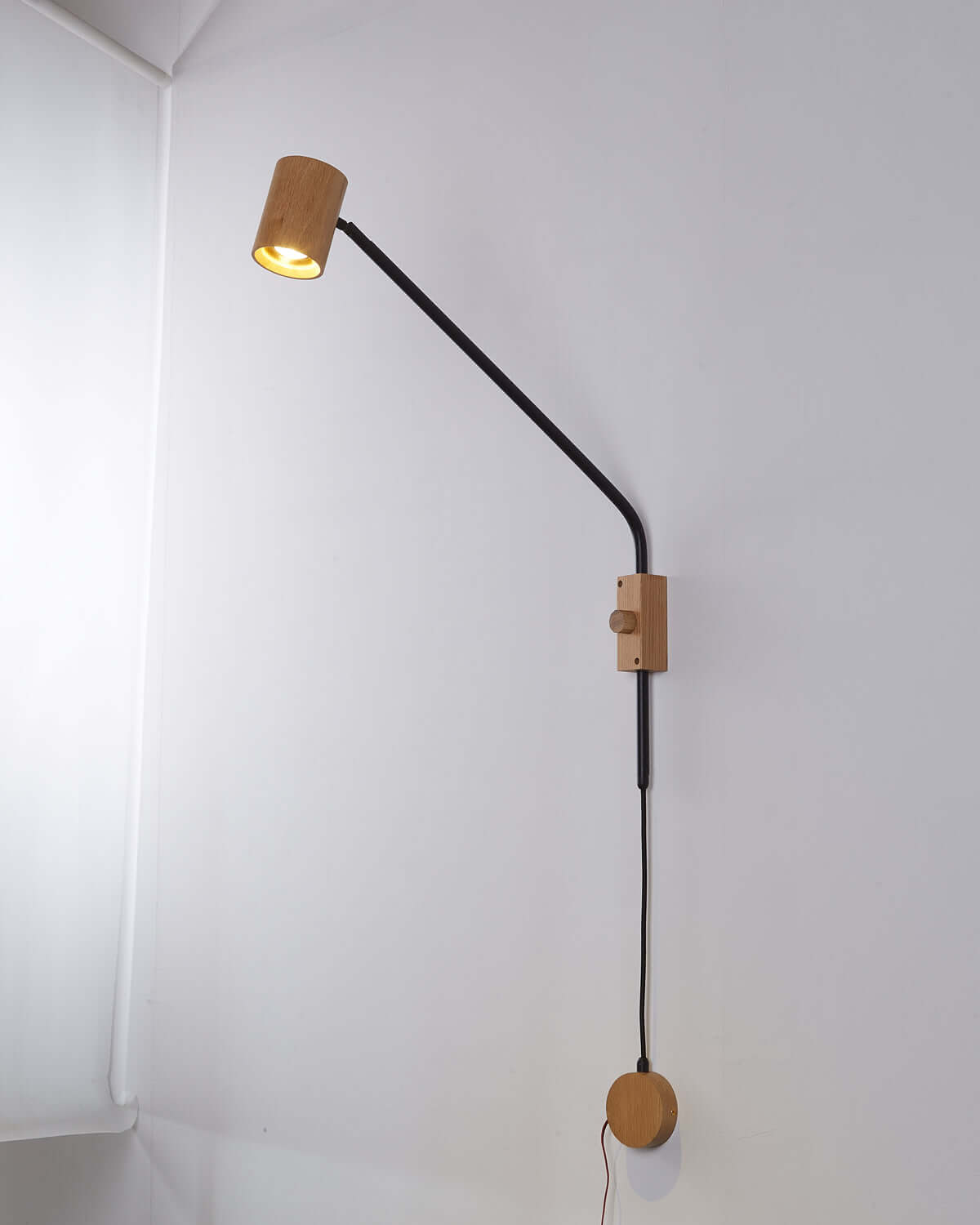 Holzarm Wall Light