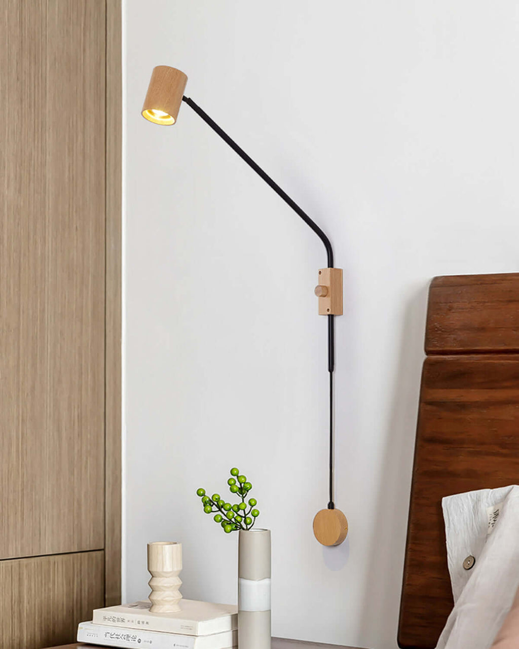 Holzarm Wall Light