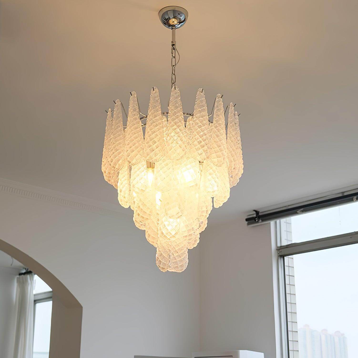 Jatuh Chandelier