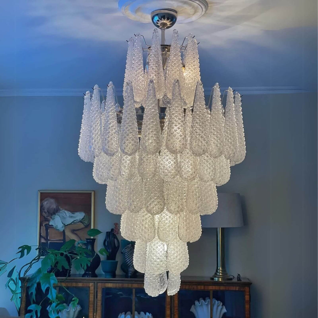 Jatuh Chandelier