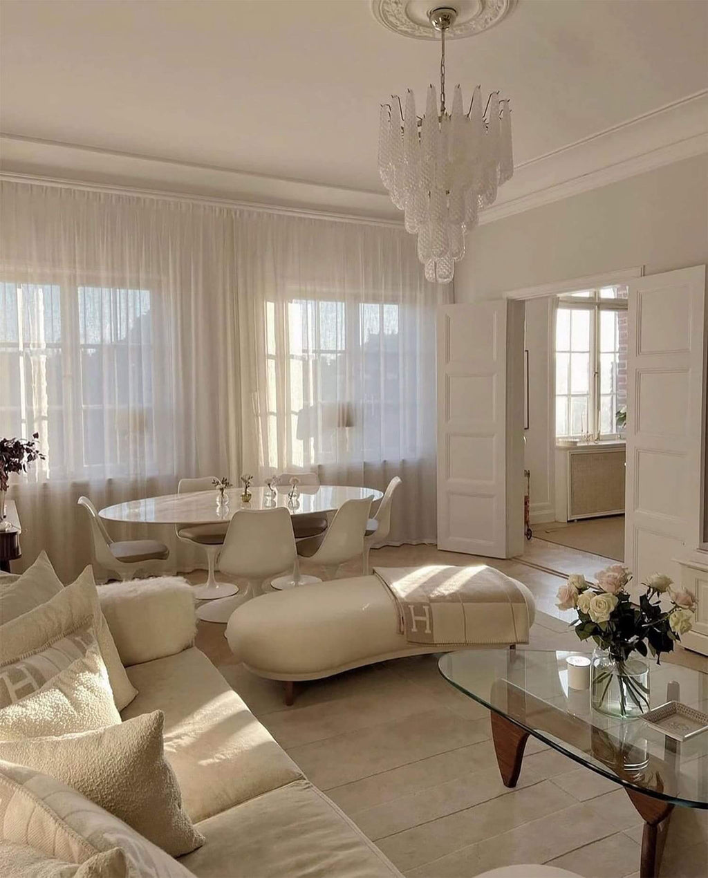 Jatuh Chandelier