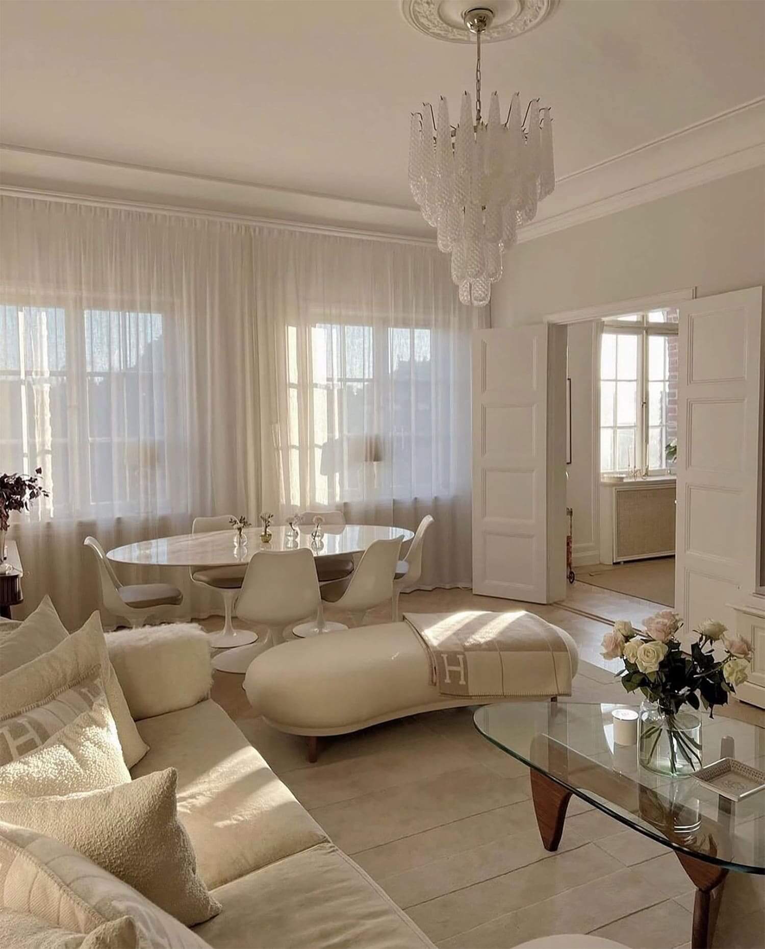 Jatuh Chandelier
