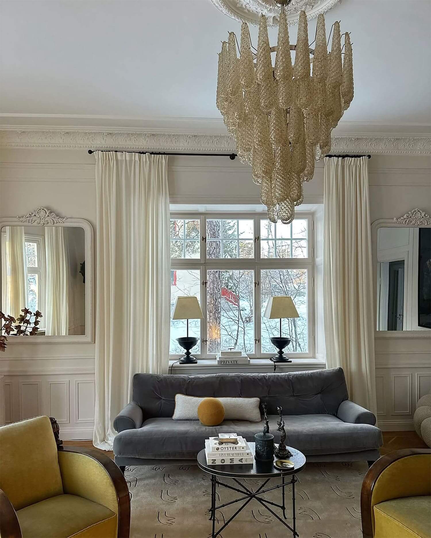 Jatuh Chandelier