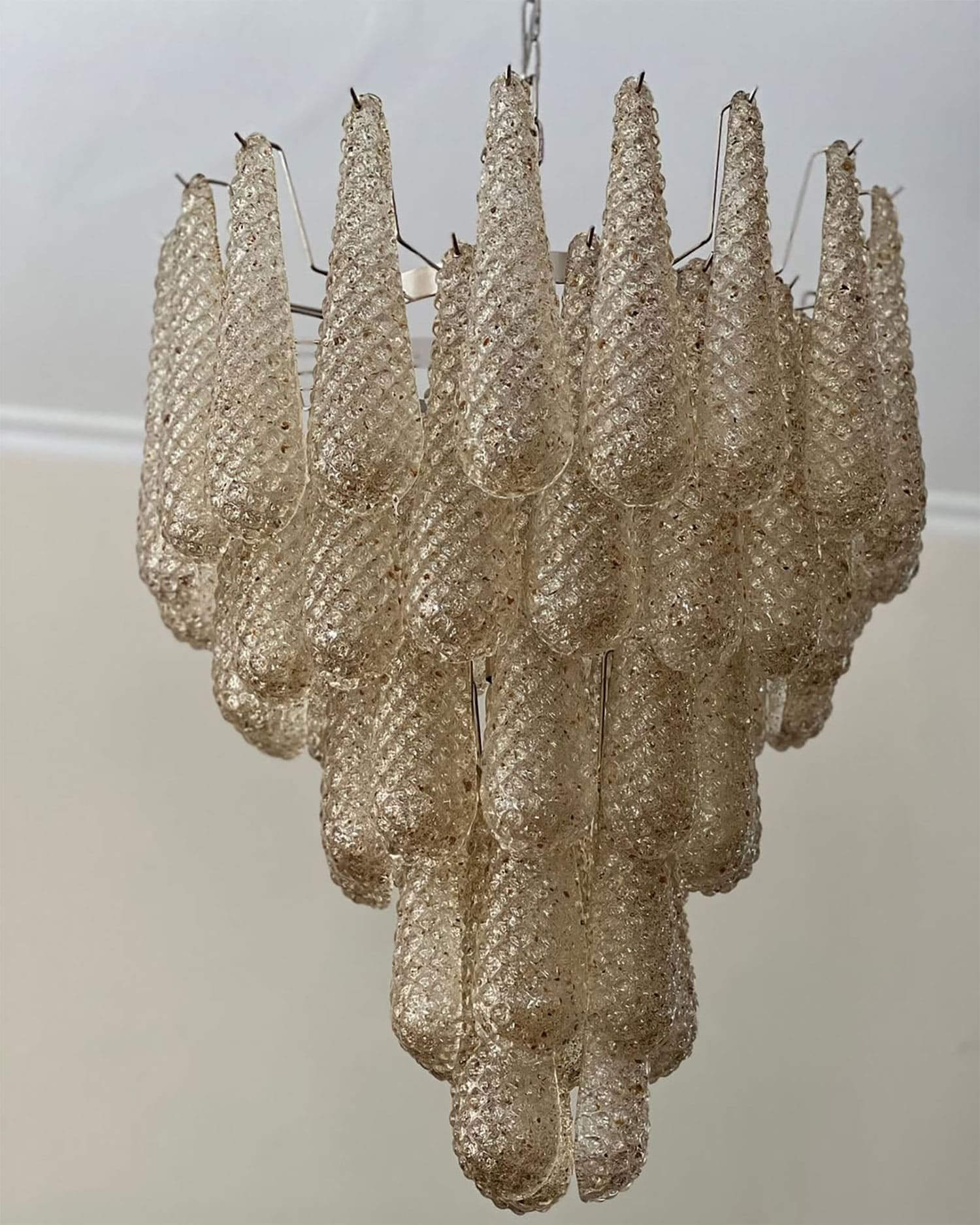 Jatuh Chandelier
