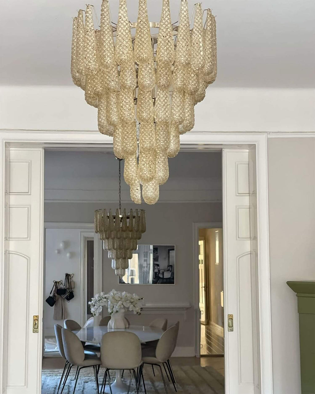 Jatuh Chandelier