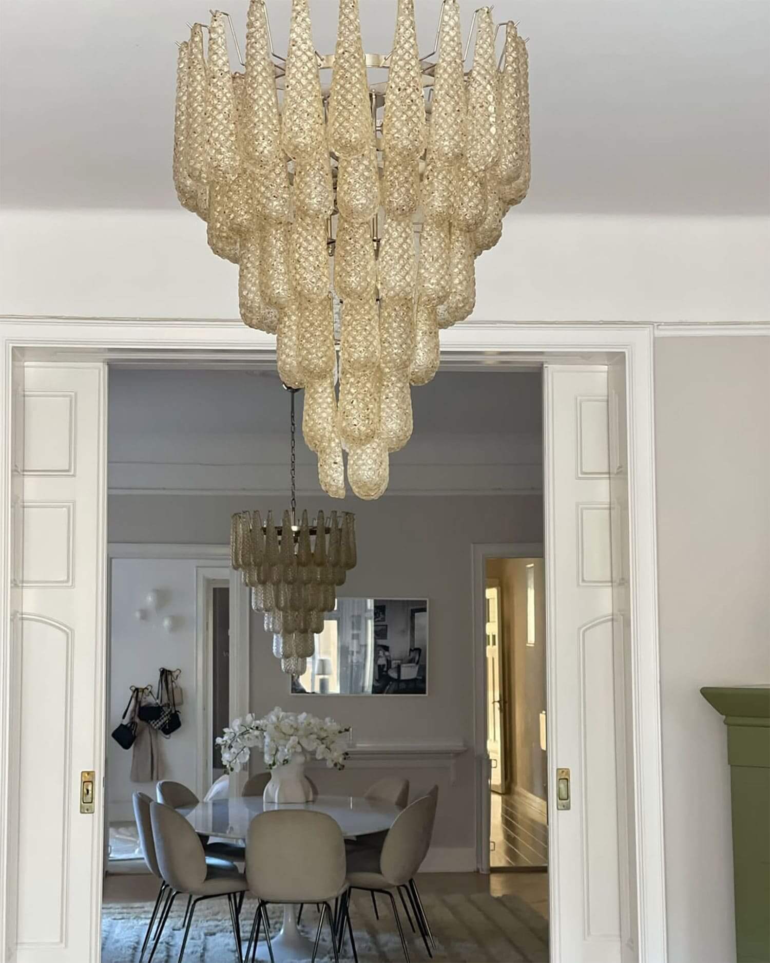 Jatuh Chandelier