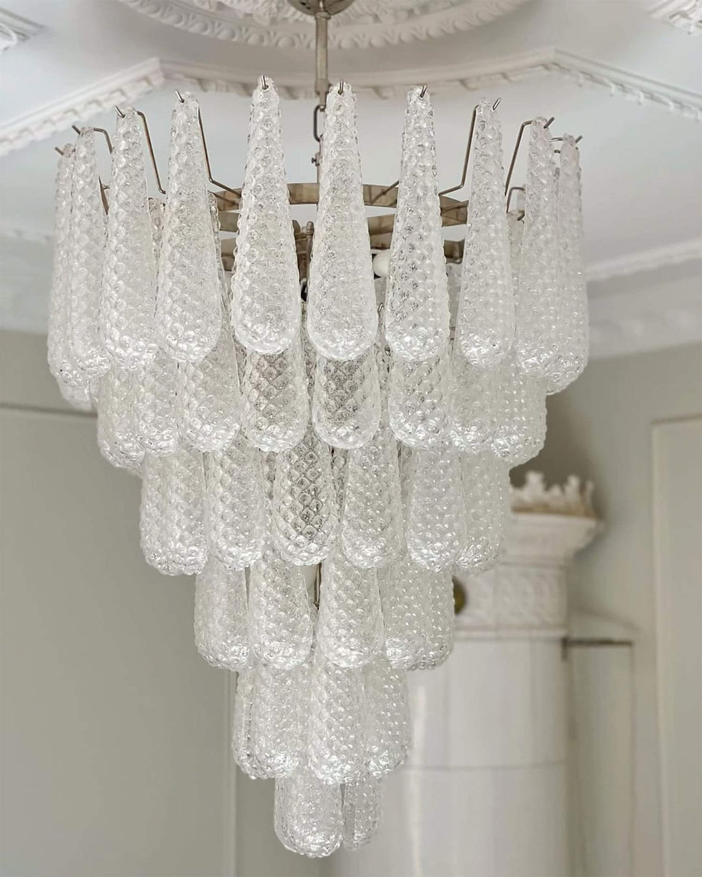 Jatuh Chandelier