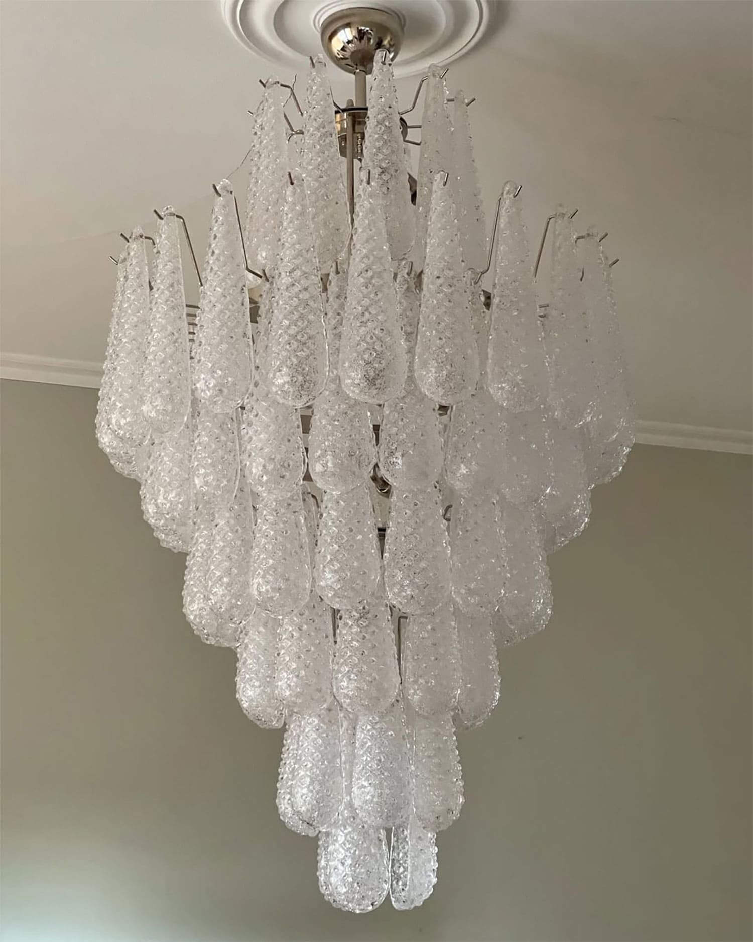 Jatuh Chandelier