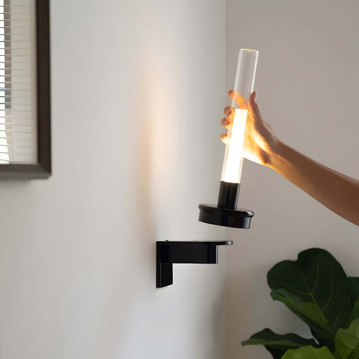 Kyvona Wall Lamp