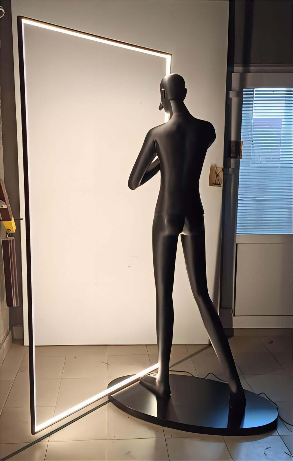 Nayru Sculpture Floor Lamp