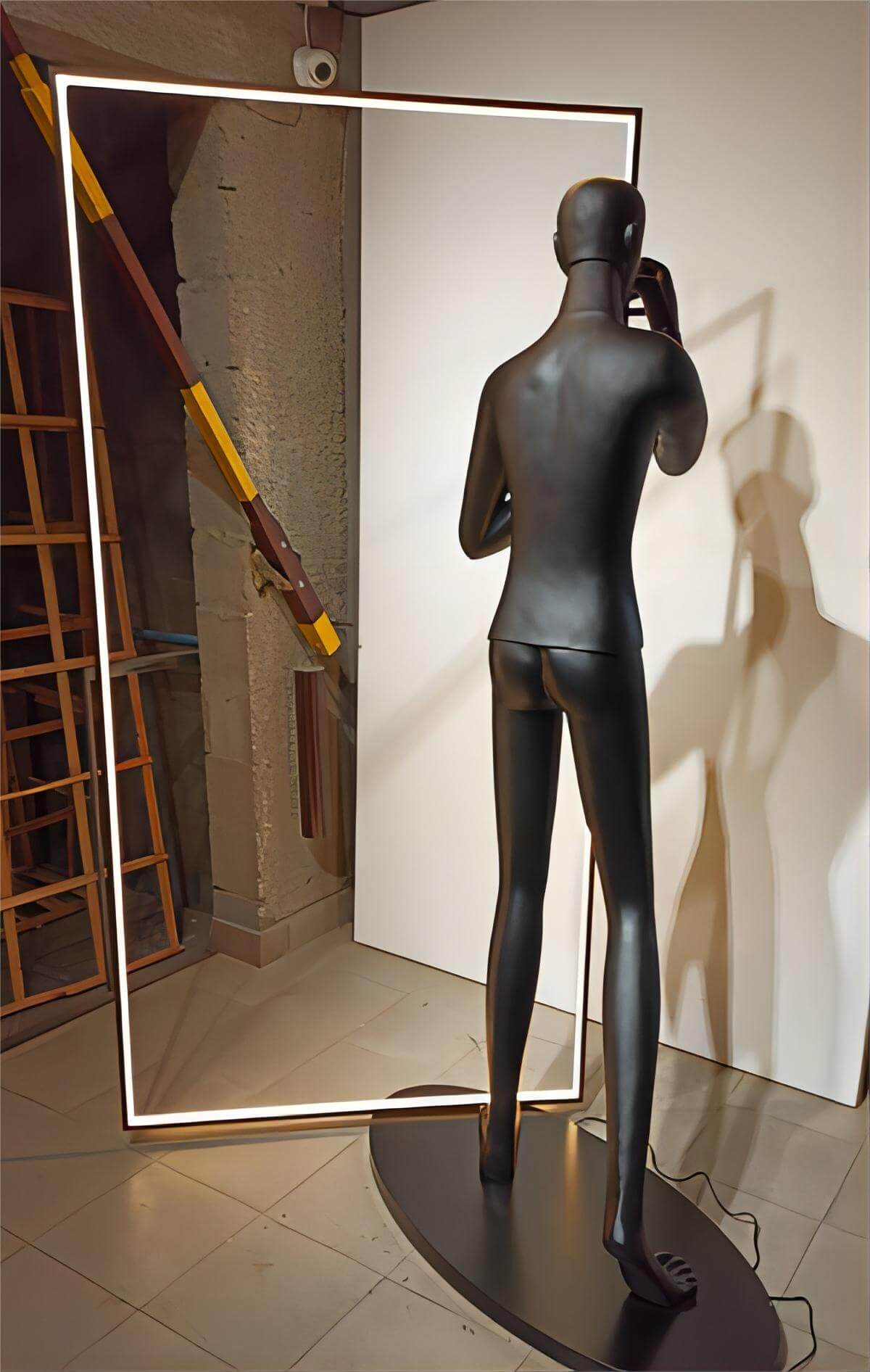 Nayru Sculpture Floor Lamp