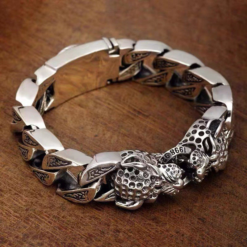 Very domineering retro double leopard men's bracelet
