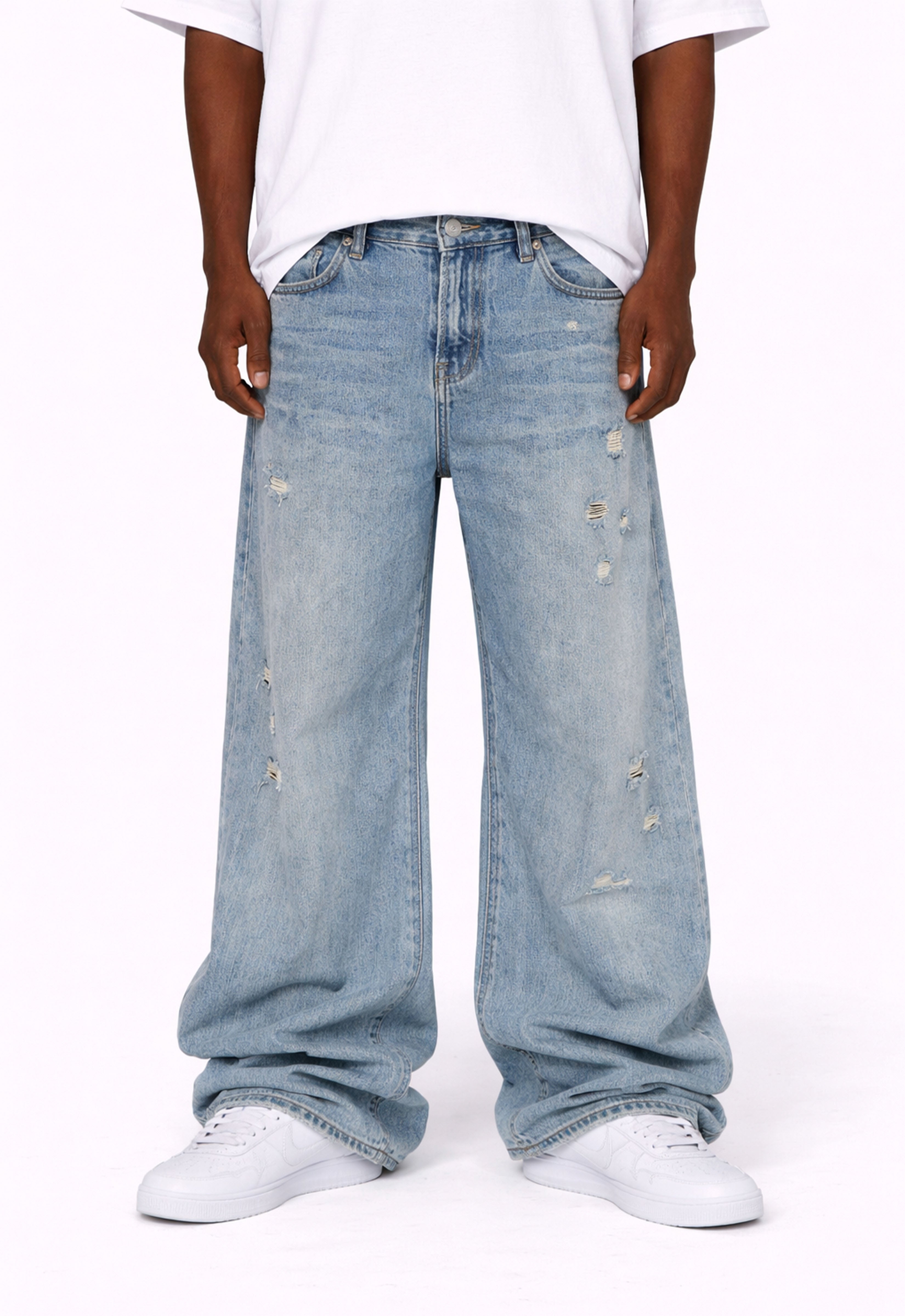 CLASIC LIGHT WASH DENIM