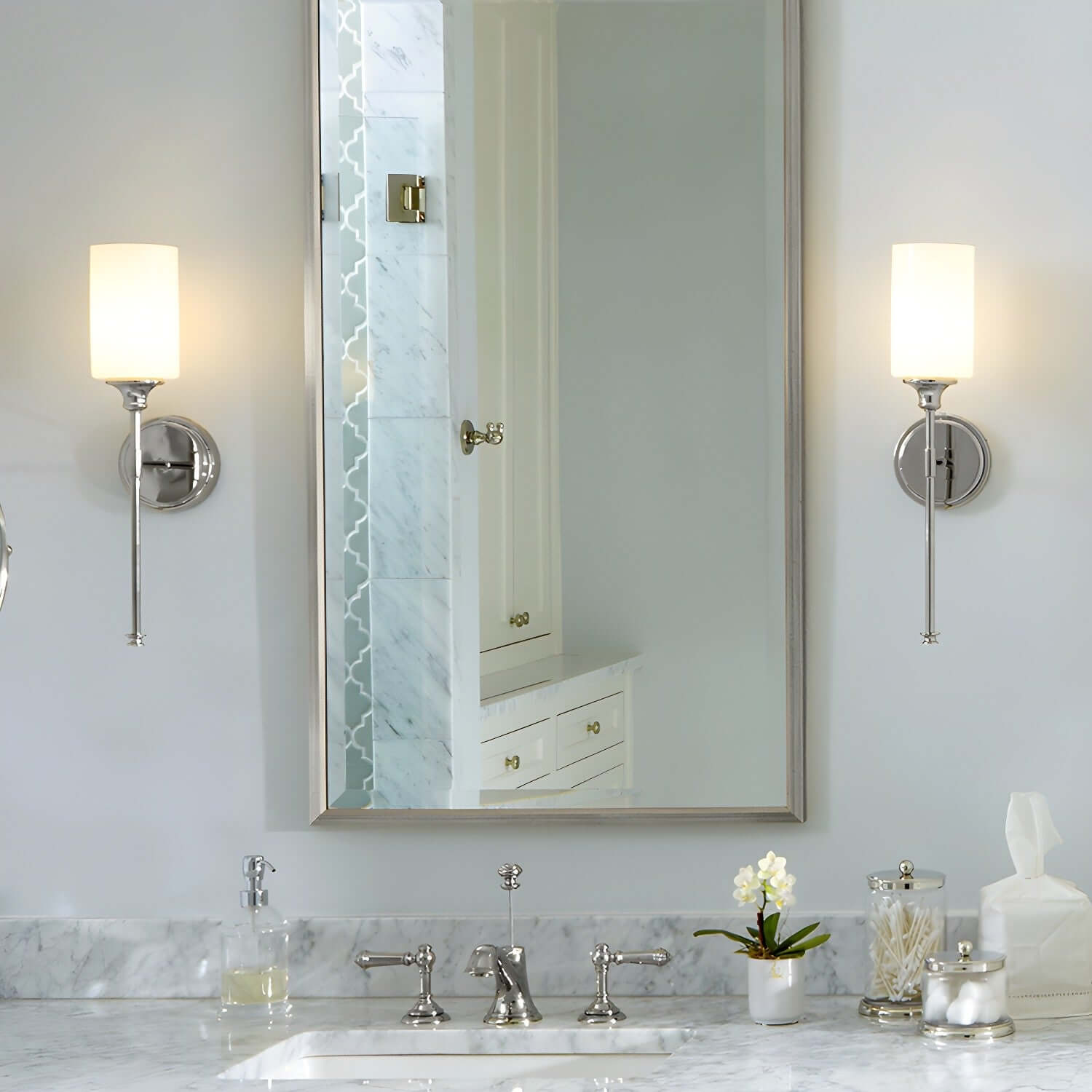 Ovrina Wall Lamp