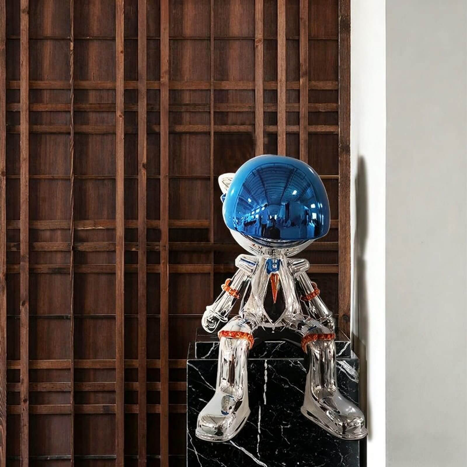 Qeniro Sculpture