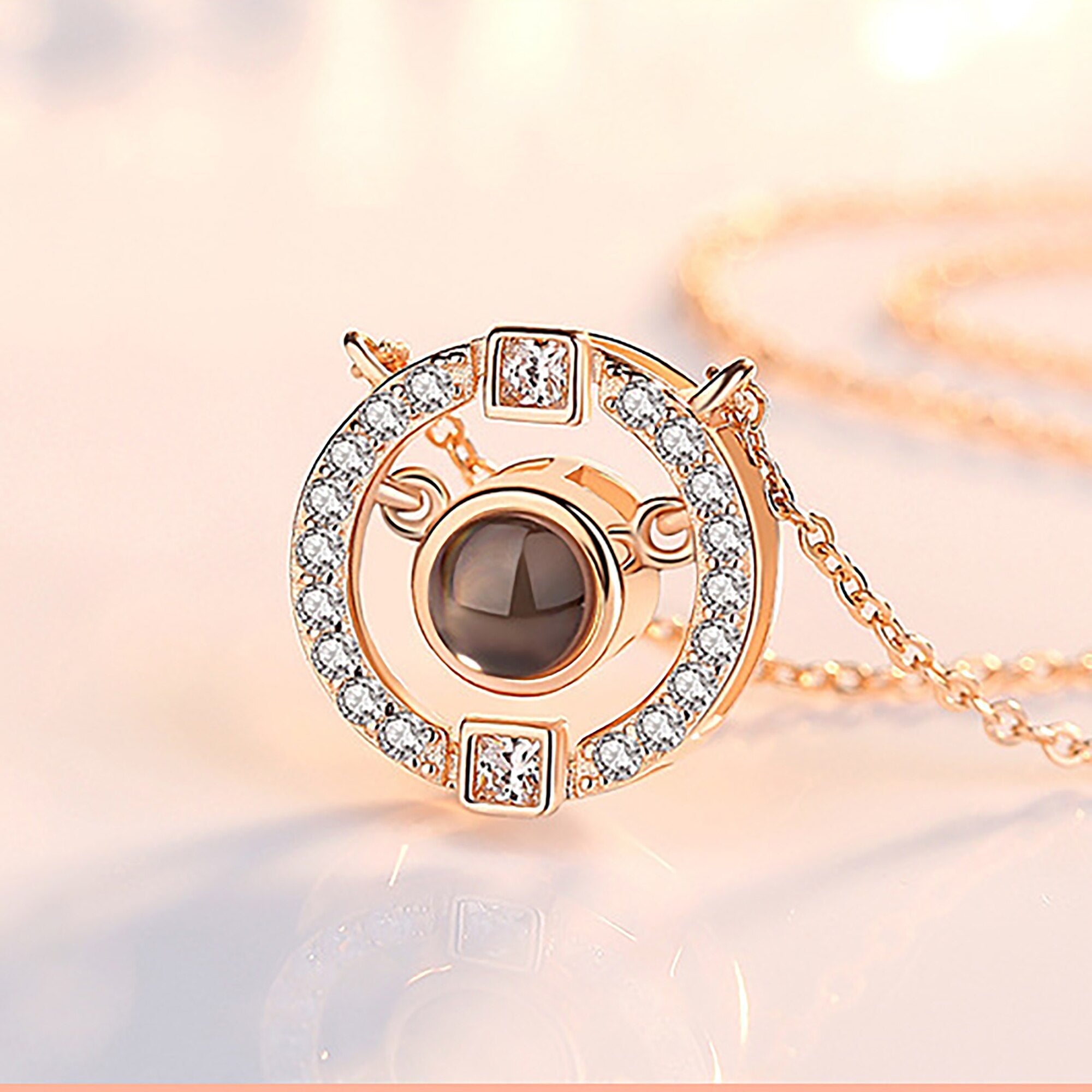 Customizable photo circle Projection Necklace  Creative Pendant is a Commemorative Gift