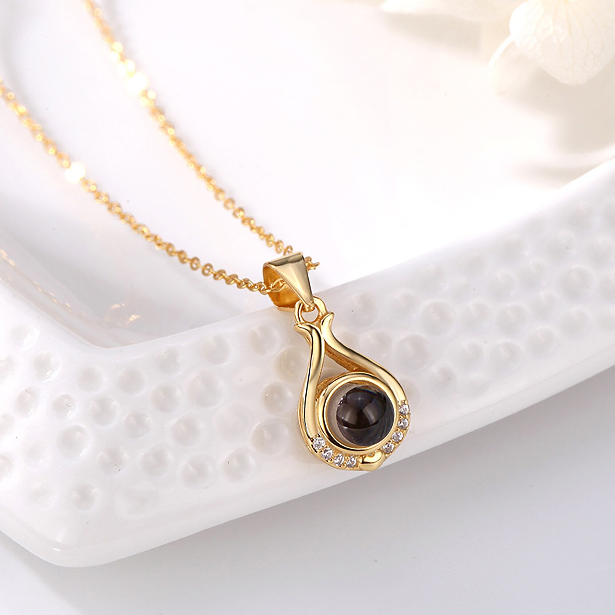 Valentine's Day Gift Photo Custom Simple flower Shaped Projection Necklace