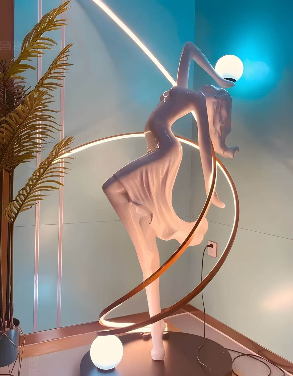 Seralya Sculpture Floor Lamp