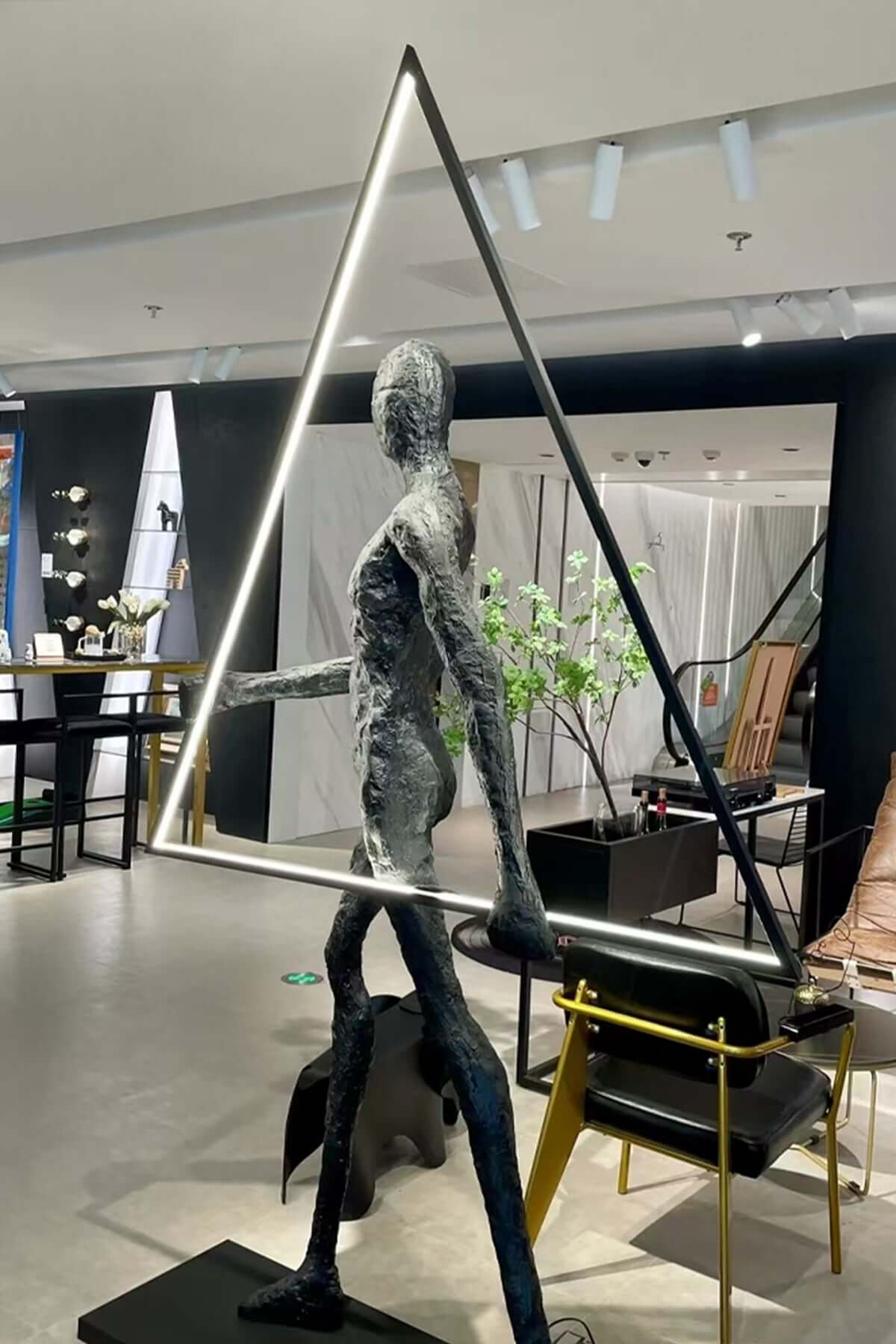 Tivoro Triangle Floor Lamp