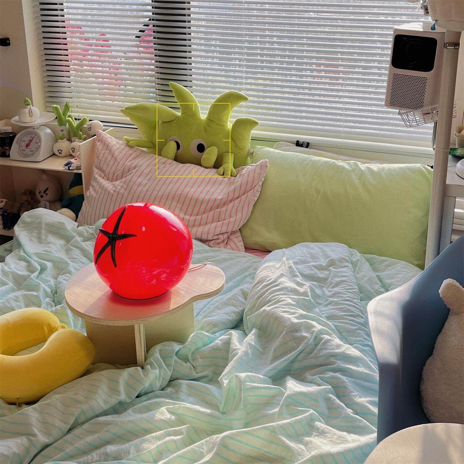 Tomato Table Lamp