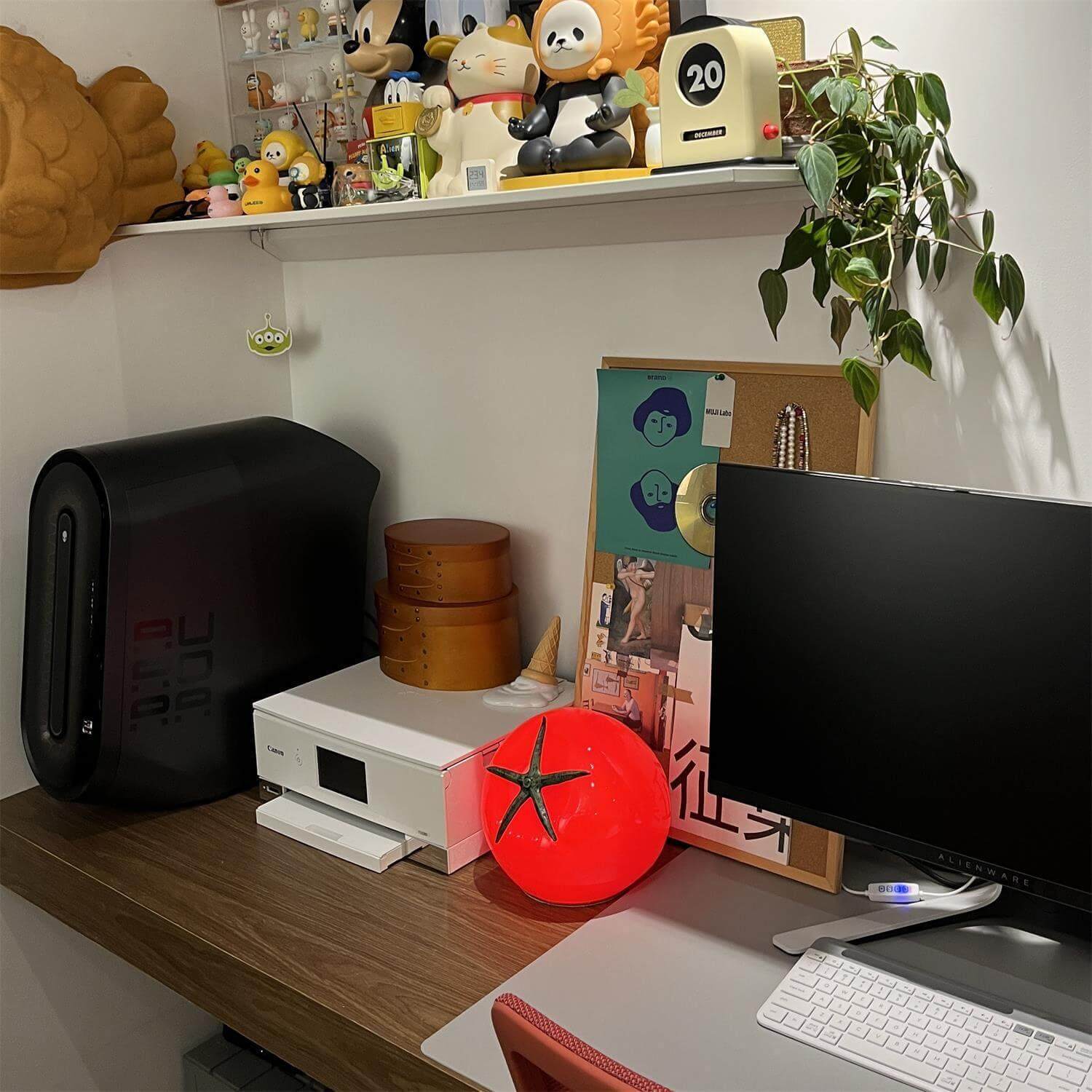 Tomato Table Lamp