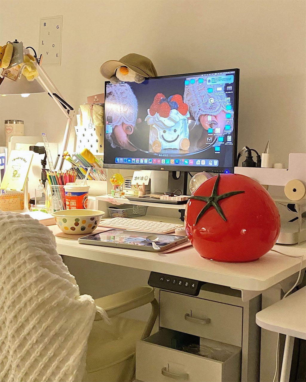 Tomato Table Lamp
