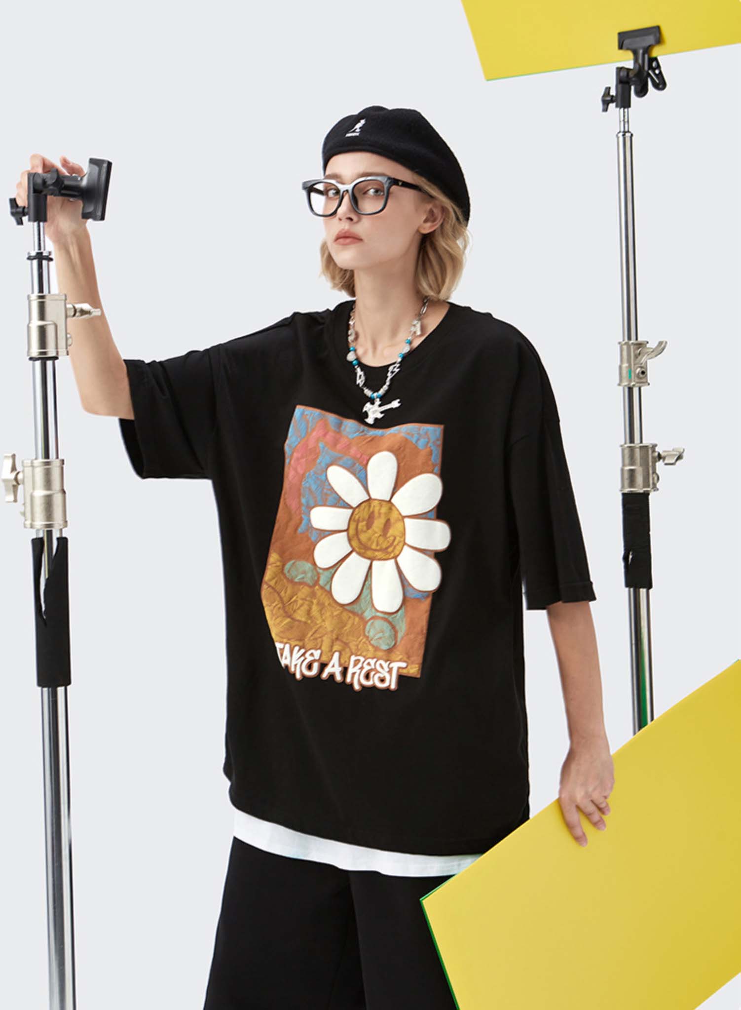 Color Artwork Daisy Tee