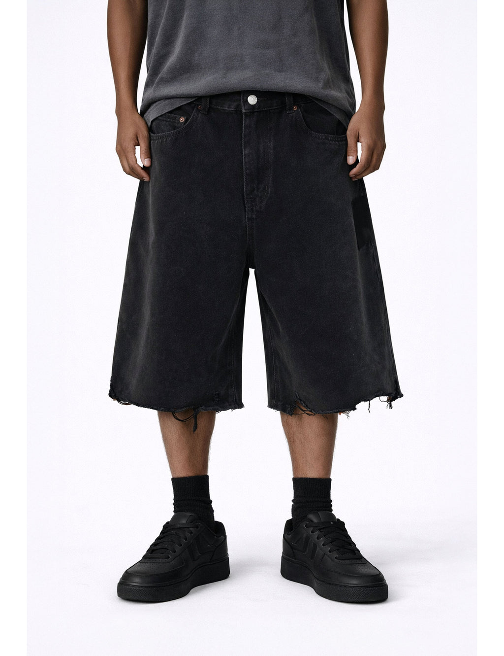 NOIR CUTOFF DENIM SHORTS