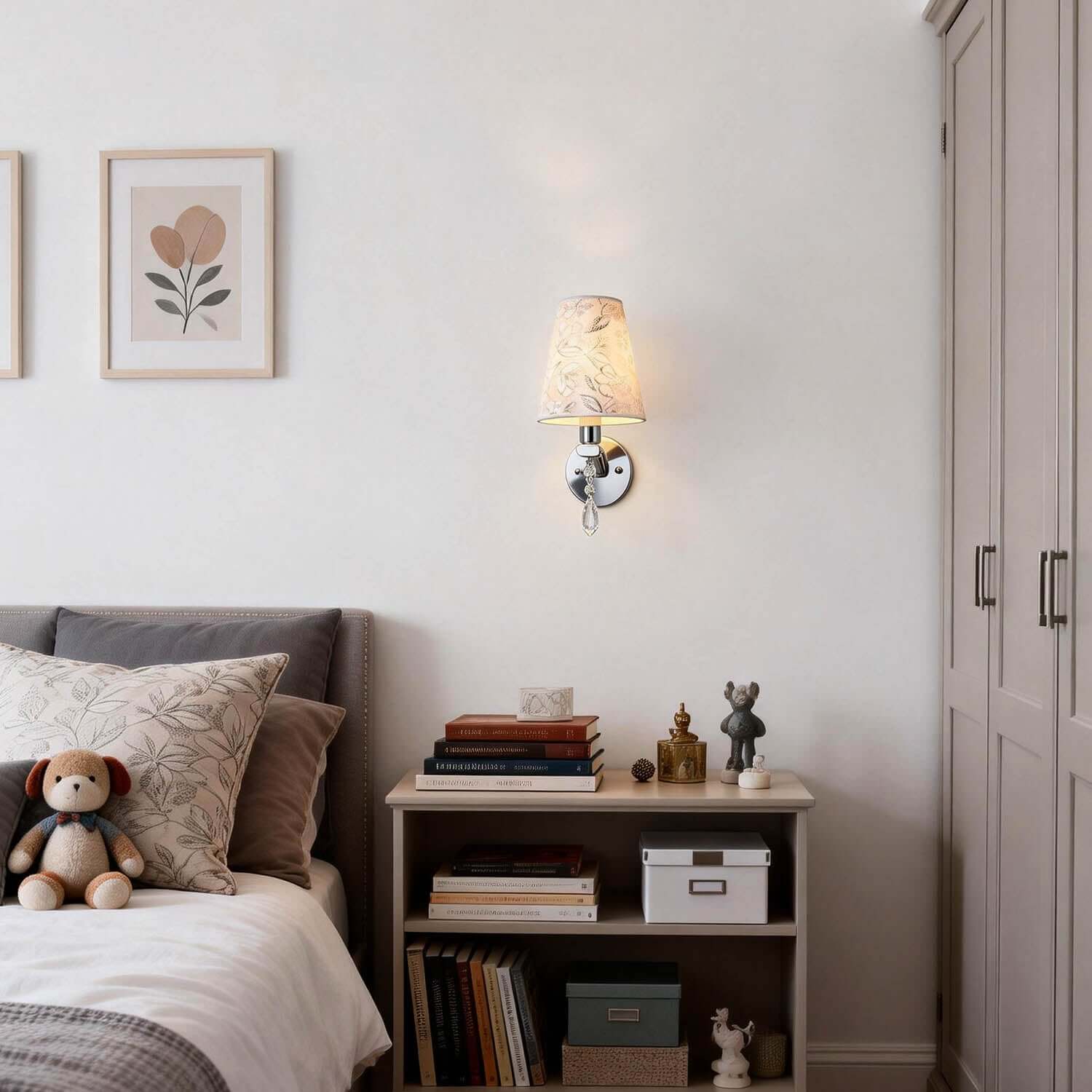 Lynar Wall Light