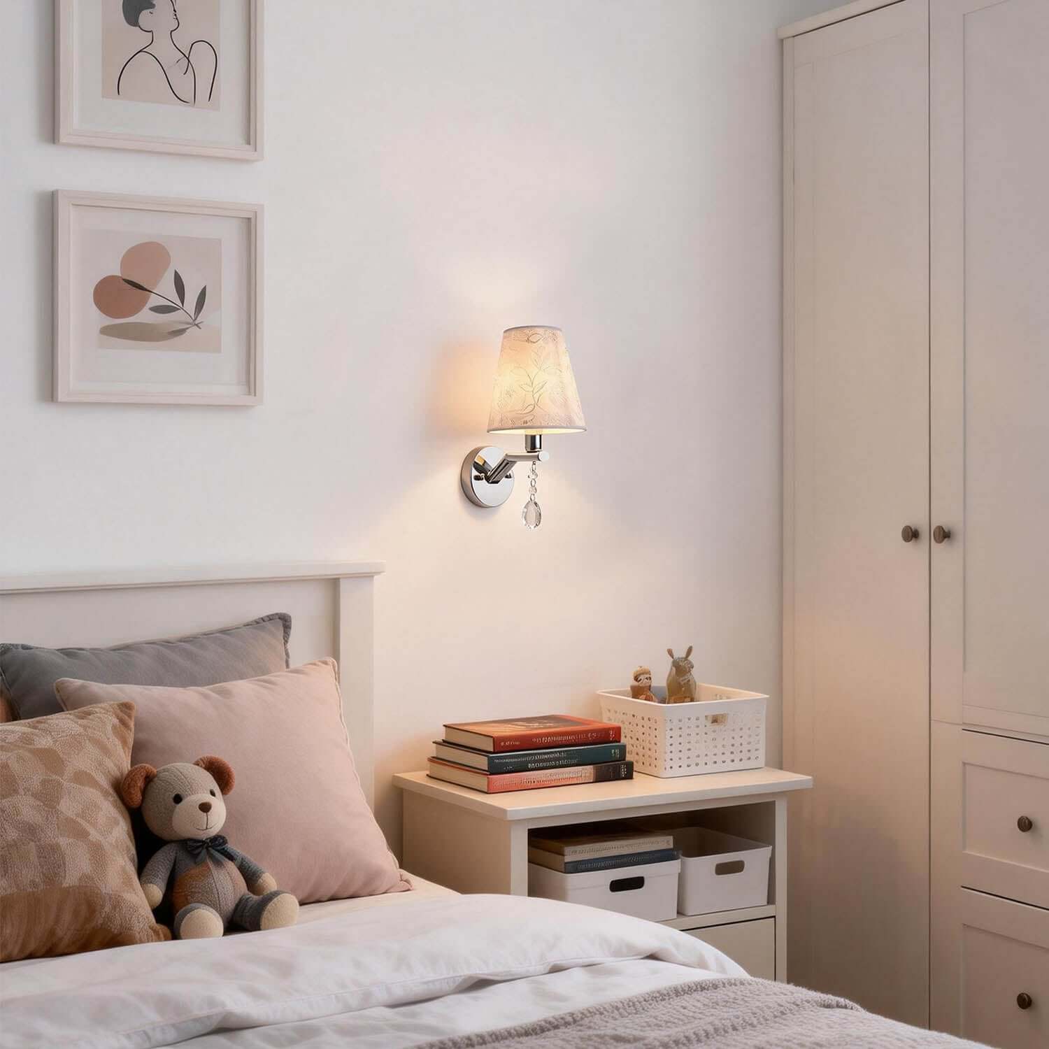 Lynar Wall Light