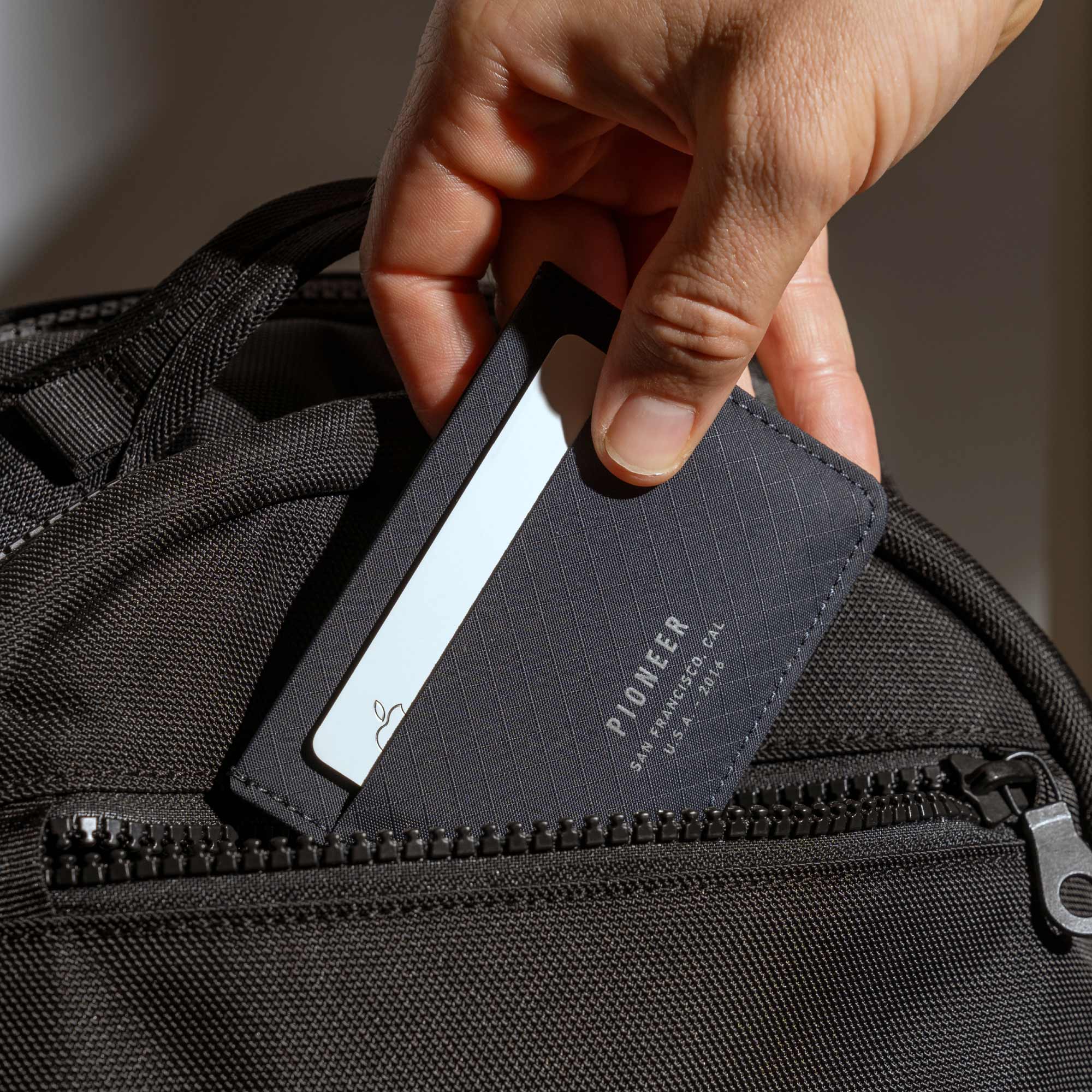 Molecule Cardholder