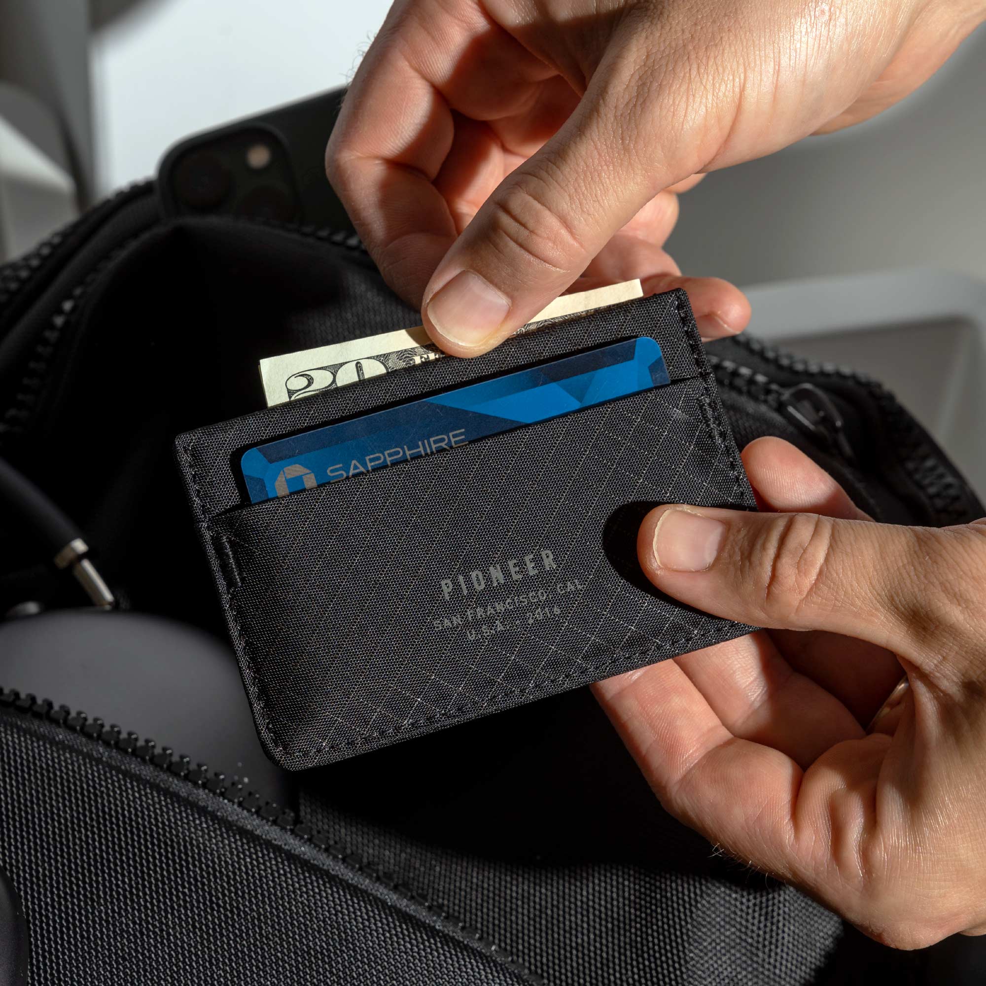 Molecule Cardholder