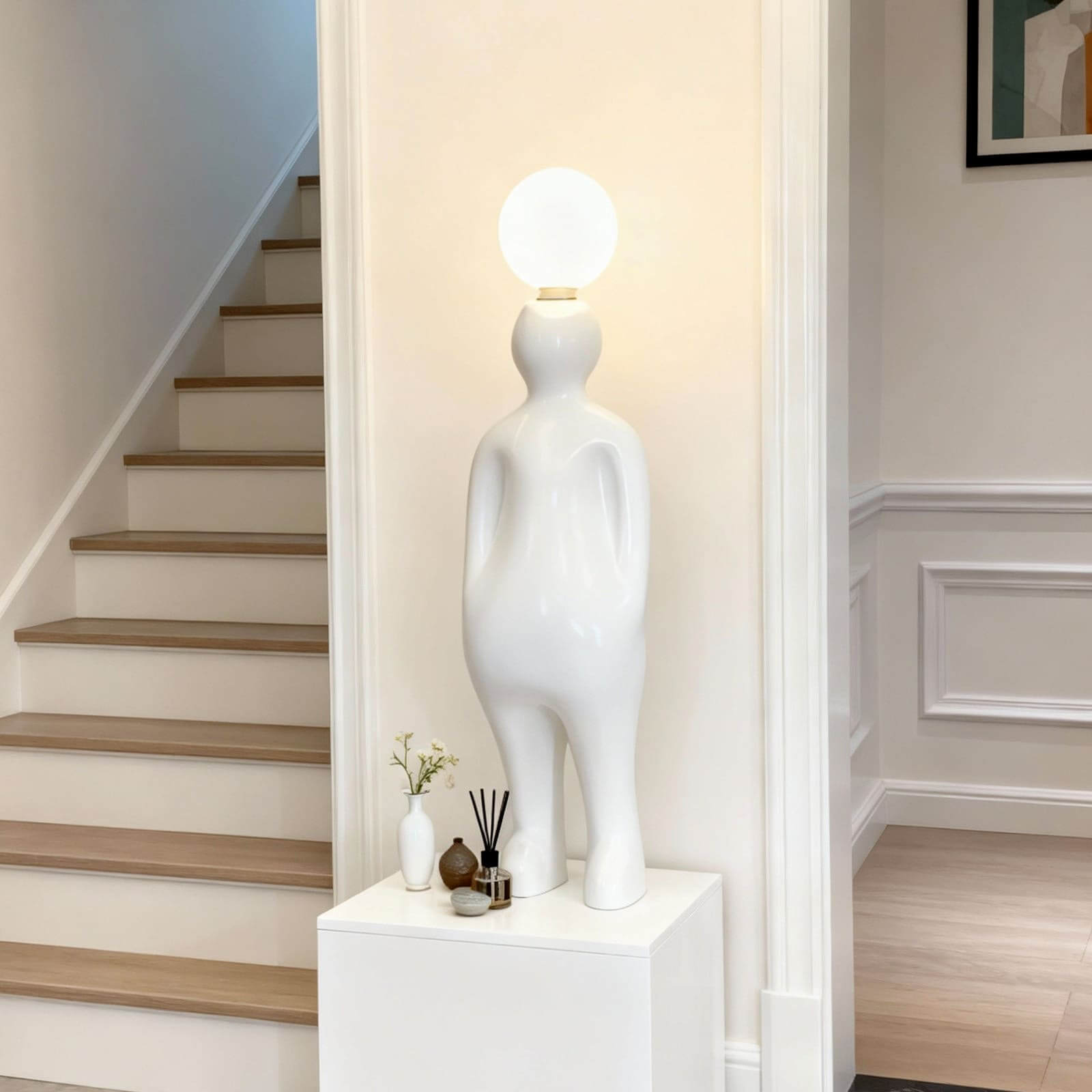 Olunor Sculpture Table Lamp