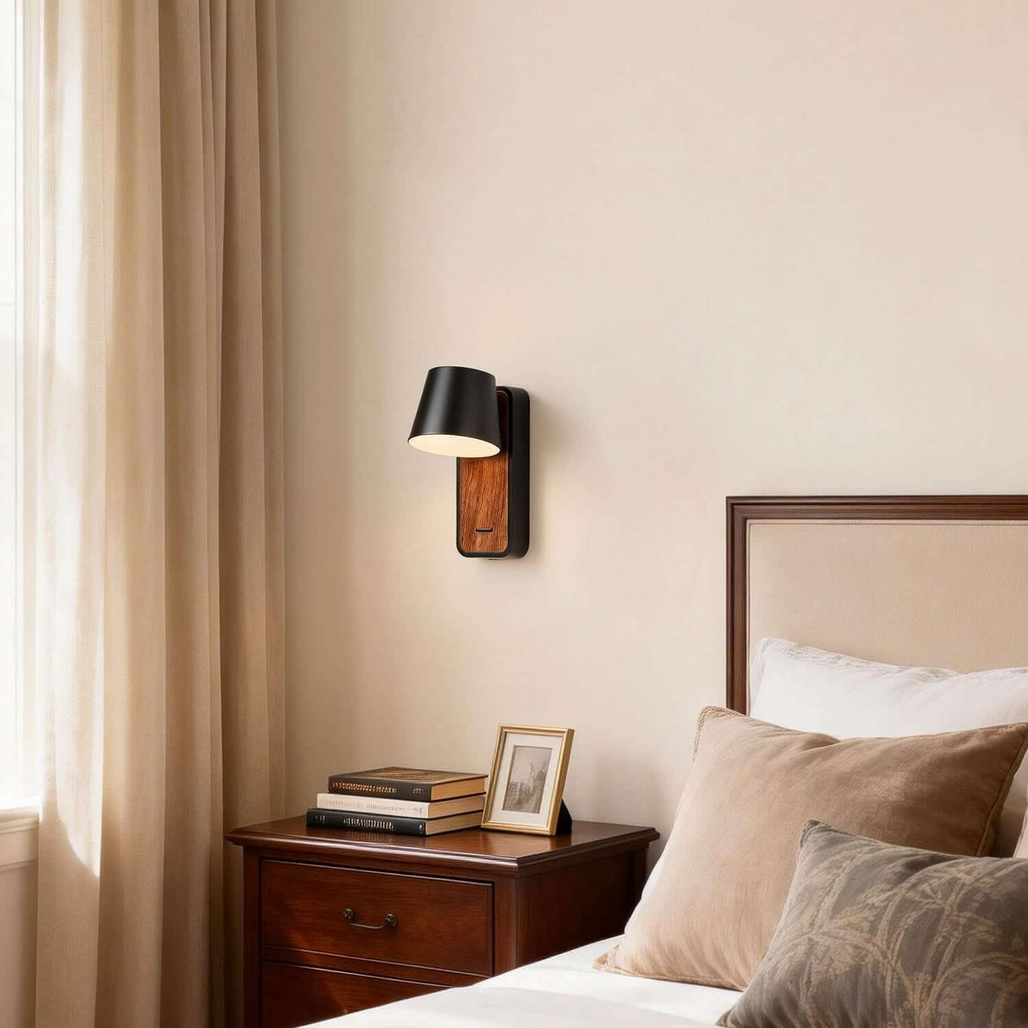 Pavol Wall Light
