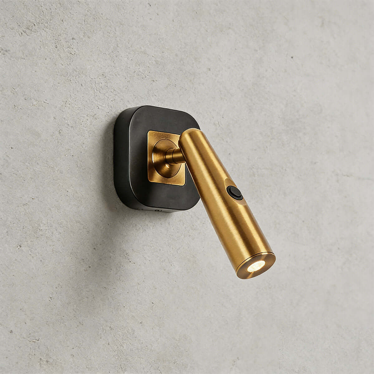 Quoril Wall Light
