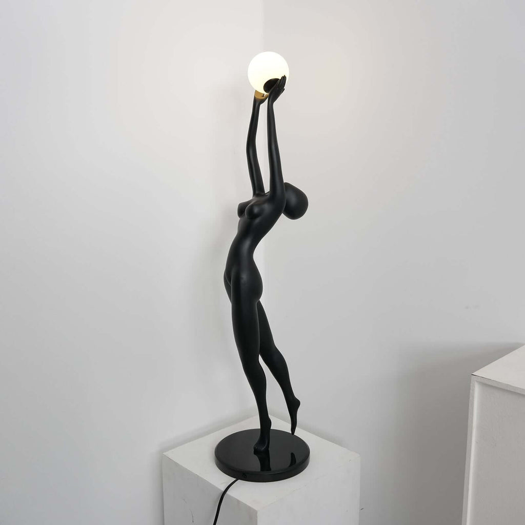 Tovlia Sculpture Table Lamp