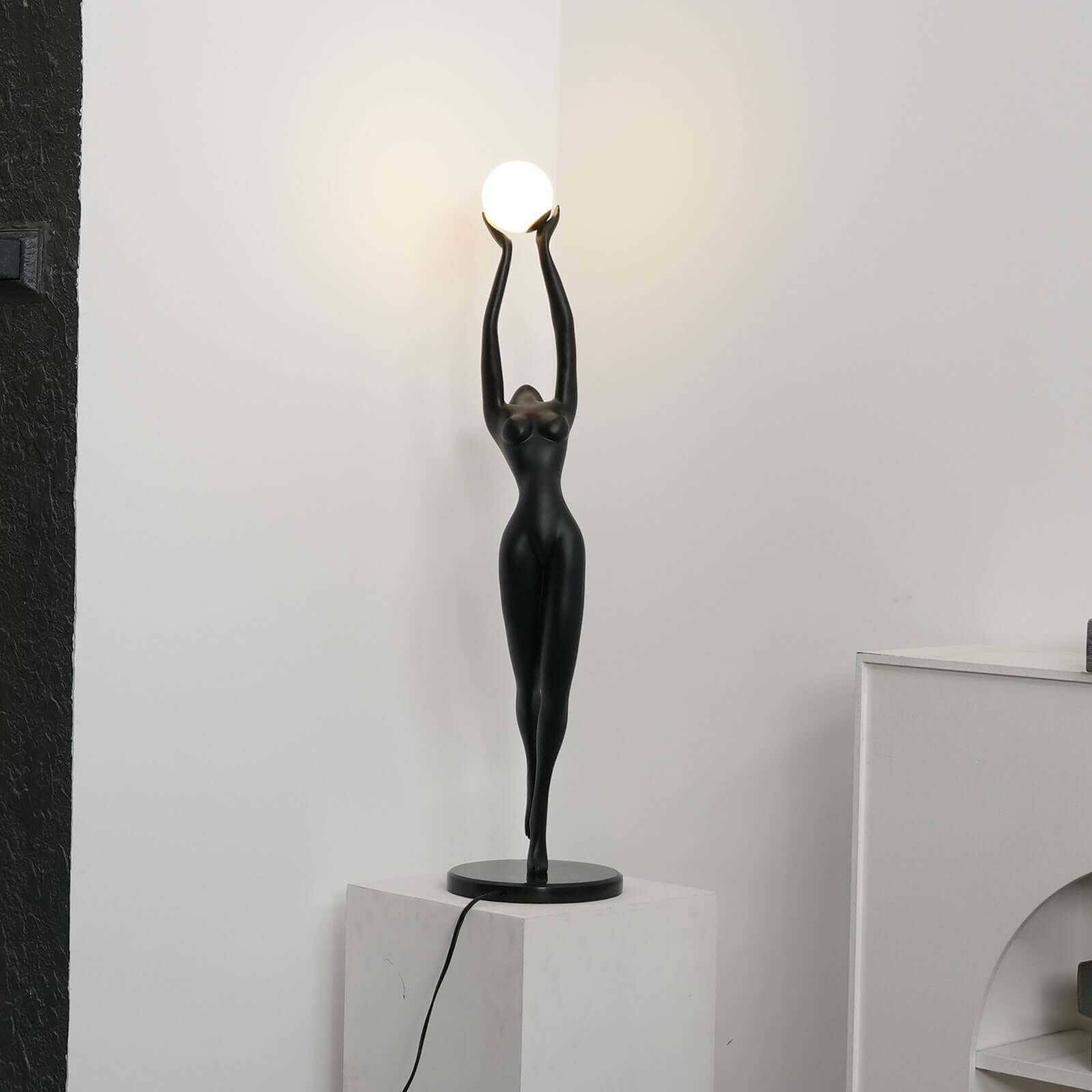 Tovlia Sculpture Table Lamp
